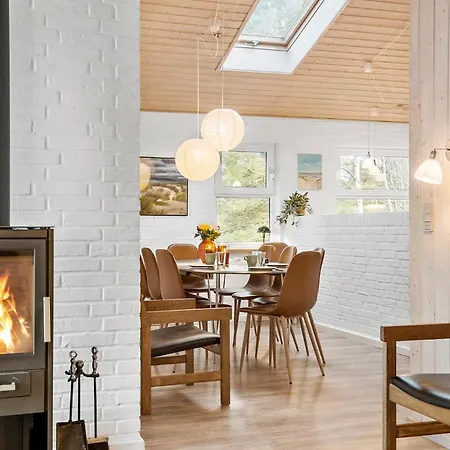 בית נופש In With Sauna